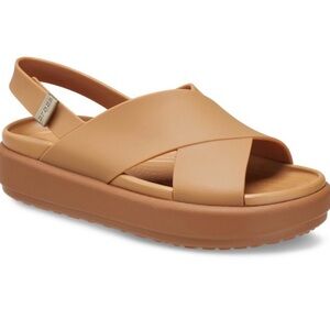 Crocs Brooklyn Luxe Cross Strap Platform Cushioned Sandals in Tan